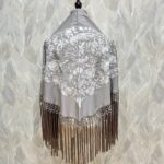 Mantoncillo Pavo Real (Gris Perla)
